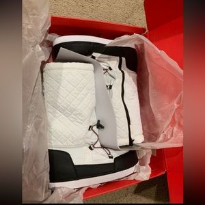 White Hunter Snow Boots